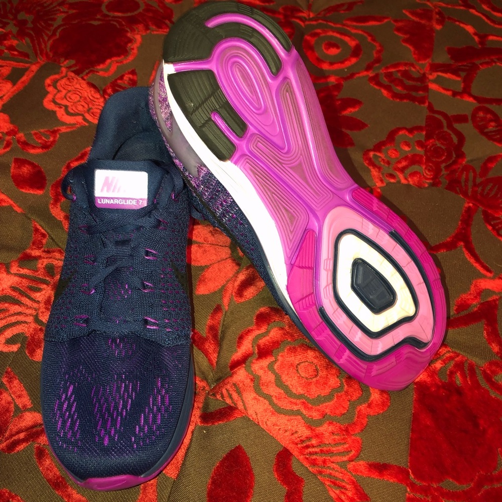 Nike tennis shoes Size 9